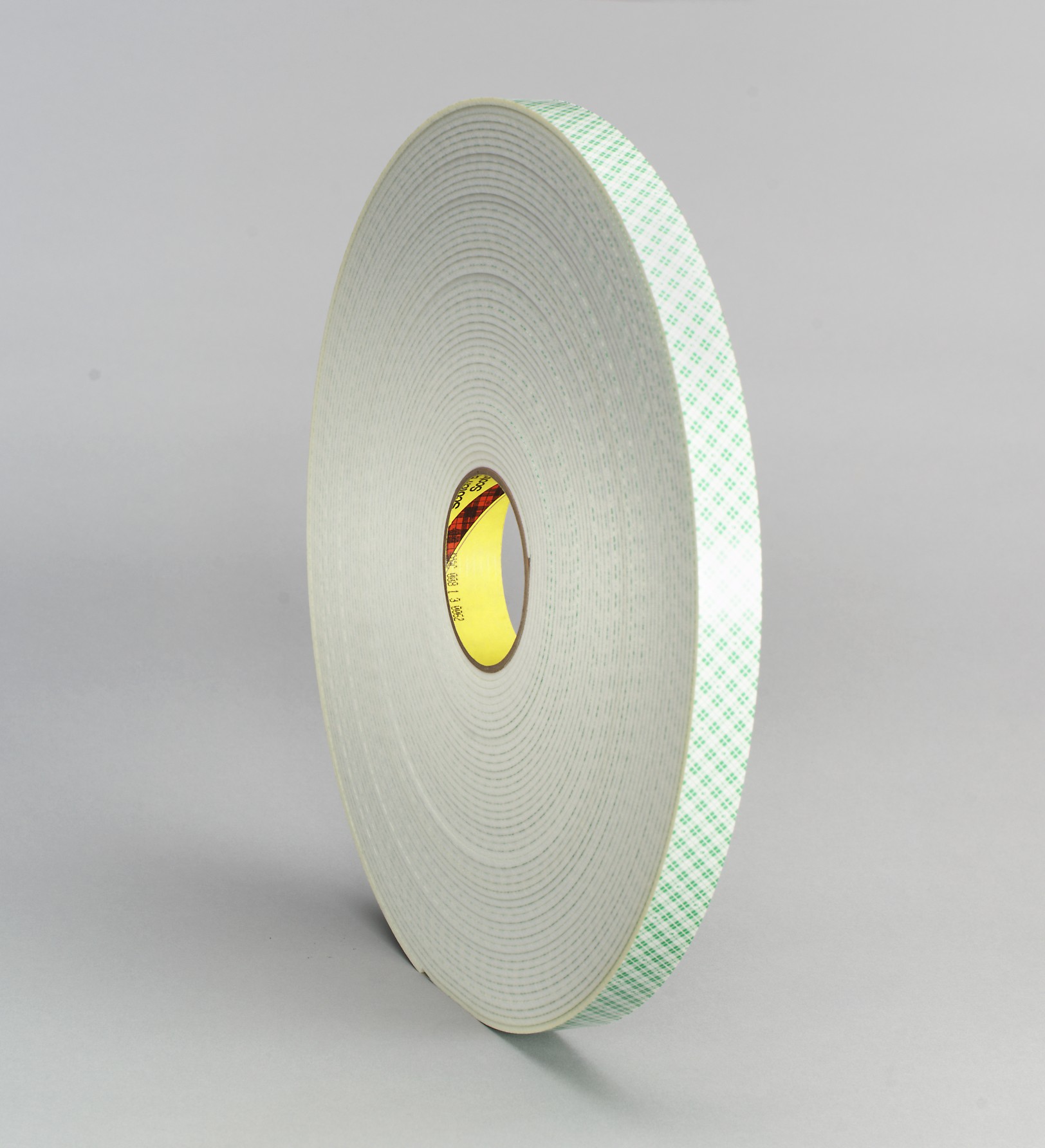 Ruban double-face en mousse d'uréthane 3M(MC), 4008, blanc cassé, 3 po x 36 vg, 1/8 po, 3 par boîte, vrac